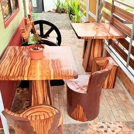 Olango Island-Tiny Guest House Fully Furnished With Hot Shower, Washer, Wi-Fi, Netflix & King Bed S&E-3